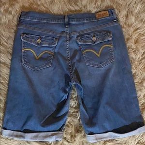 Women’s Levi’s shorts denim size 8 Bermuda